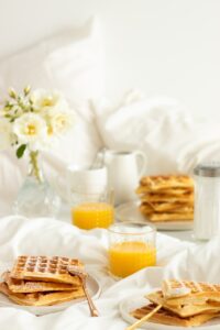 breakfast, waffle, bed-6526807.jpg